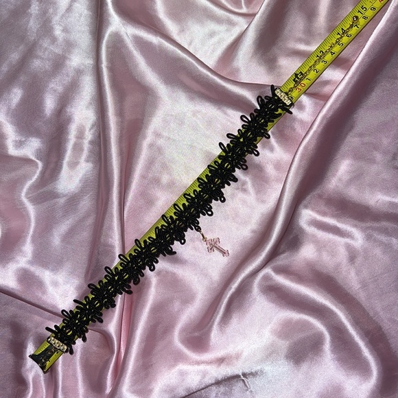 Cross Pendant Choker - Picture 4 of 7